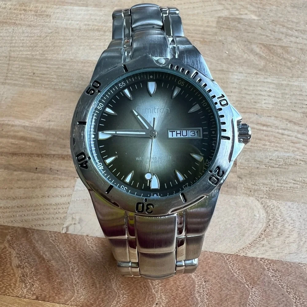 Armitron mens silver tone casual watch NEW BATTERY
